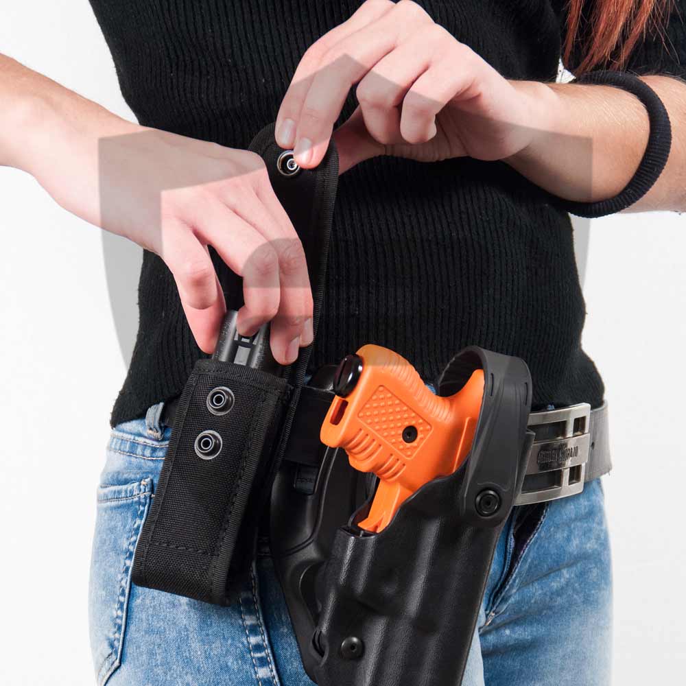 Estrarre la cartuccia dal porta caricatore nero | Pistola al Peperoncino.it